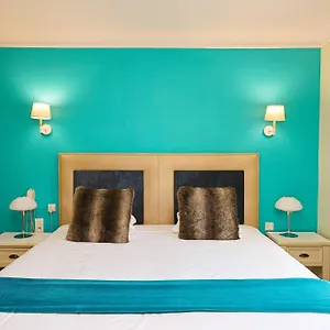 https://hotel-les-pasteliers.midi-pyreneeshotels.com